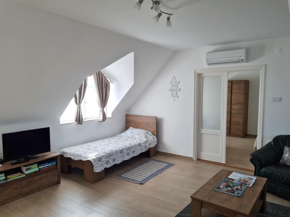 P16 Apartment Гайдубесермень Екстер'єр фото